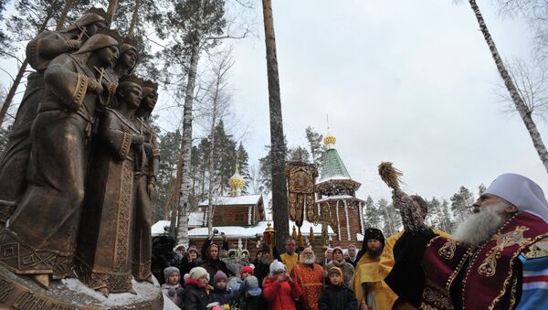 Открытие памятника Царские Дети в Свердловской области. Архивное фото