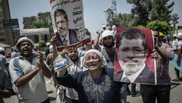 Сторонники свергнутого президента Моххамеда Мурси в палаточном лагере у мечети Рабиа Аддавия в Каире