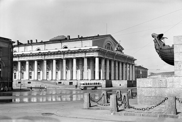 Центральный военно-морской музей в Ленинграде, располагавшийся в здании Биржы