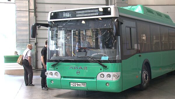 Пассажирский электробус и электровнедорожник показали на выставке в Москве