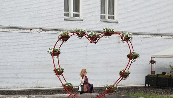 Двухметровое сердце из цветов появилось в центре Томска