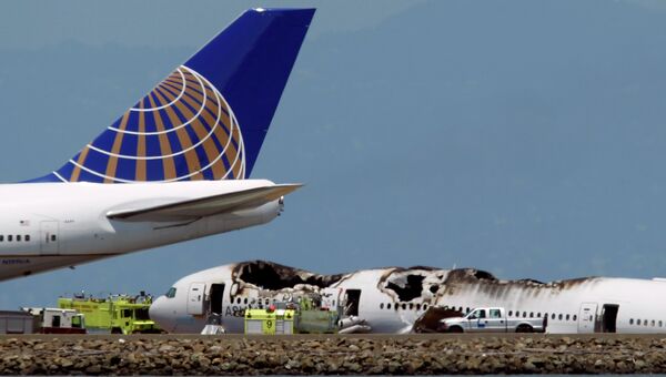 Сгоревший Boeing 777 в аэропорту Сан-Франциско