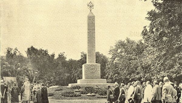 Обелиск в Александровском саду в честь 300-летия дома Романовых. 1914 год