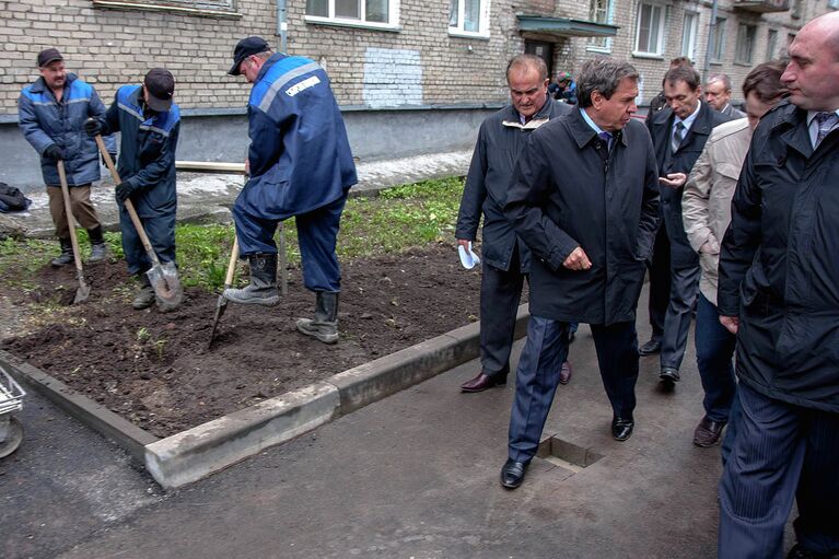 Каким видели мэра Городецкого: в халате, с граблями и на инаугурации