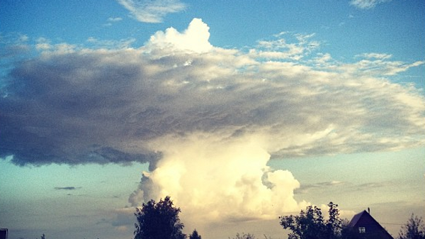 Облако в форме ядерного гриба