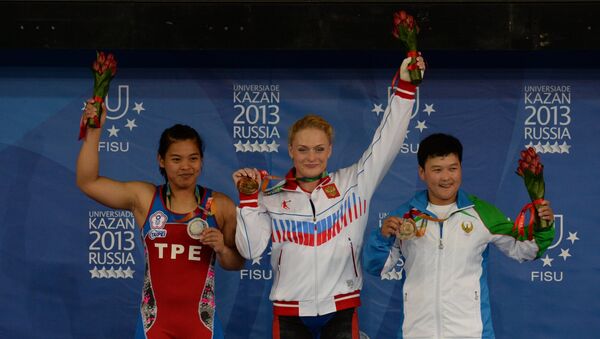 Ван-Тинг Хунг (Тайвань) - серебряная медаль, Оксана Сливенко (Россия) - золотая медаль, Манзурахон Мамасалиева (Узбекистан) - бронзовая медаль (слева направо)