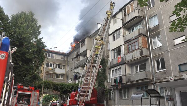 Пожар в пятиэтажном жилом доме В Нальчике