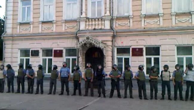 Полицейские на Соборной площади Пугачева. Архивное фото