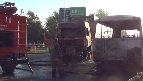 Автобус сгорел после ДТП с МАЗом в Новосибирске