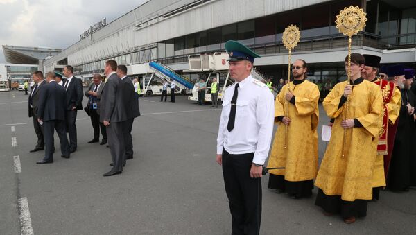 Торжественная встреча креста Андрея Первозванного в аэропорту Пулково в Петербурге