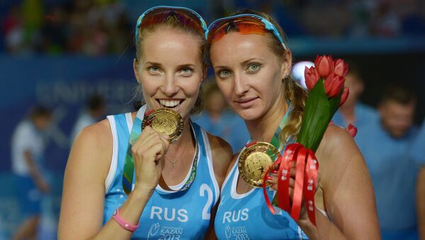 Российские волейболистки-пляжницы Екатерина Хомякова (справа) и Евгения Уколова