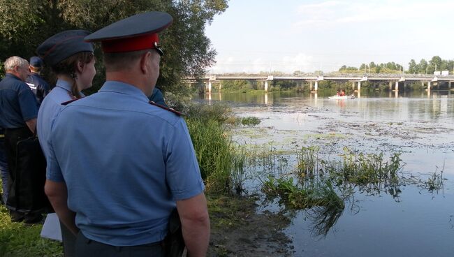 Подъем разбившегося вертолета под Брянском