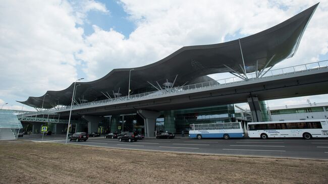 Здание терминала Киевского международного аэропорта, архивное фото