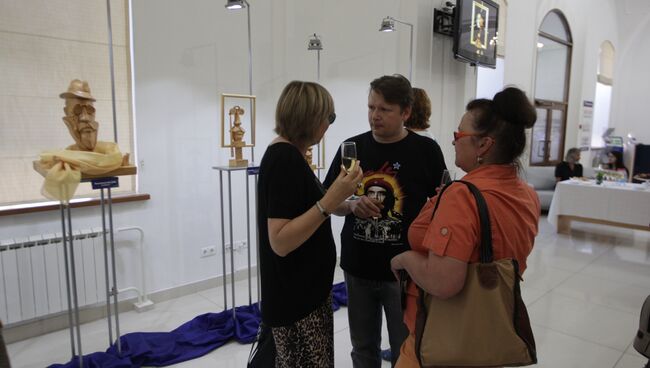 Известный скульптор Леонтий Усов открыл свой арт-холл в Томске Известный скульптор Леонтий Усов открыл свой арт-холл в Томске