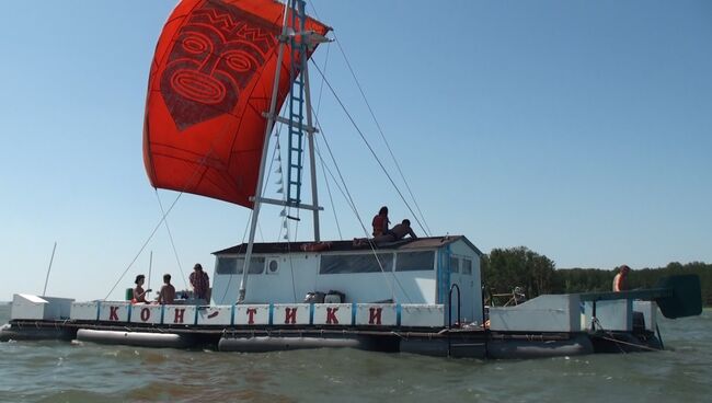 Новосибирцы покоряют Обское море на самодельном плоту