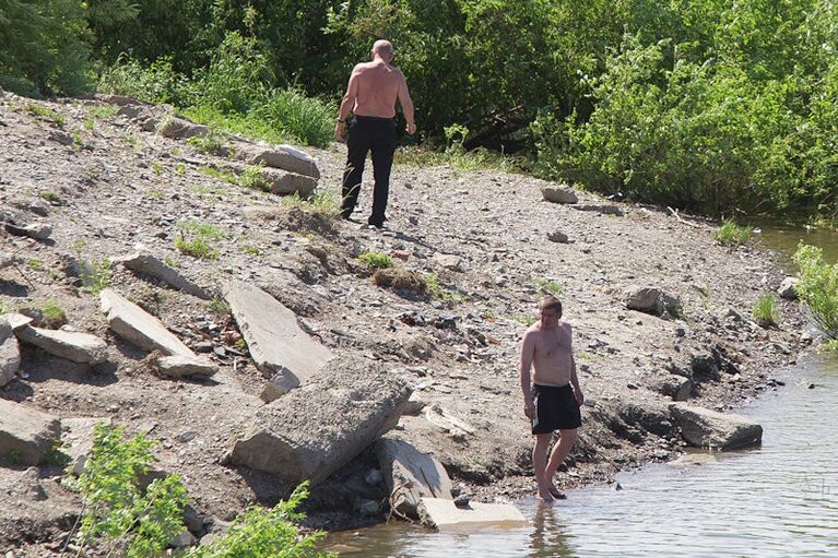 Томичи спасаются от долгожданной жары мороженым и купанием в фонтанах