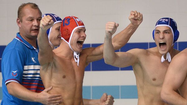 Игроки сборной России радуются победе в полуфинальном матче мужского турнира по водному поло