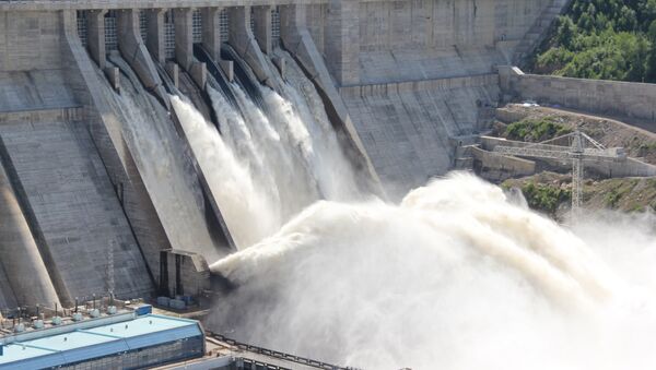 Бурейская ГЭС в период холостых сбросов пропустила почти треть объема водохранилища