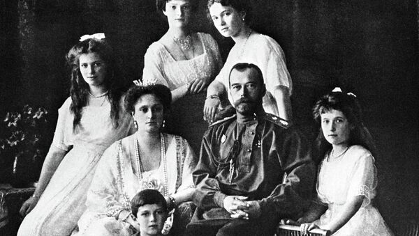 Царь Николай II и его семья. Архивное фото