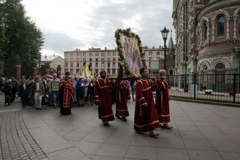 Крестный ход, посвященный памяти Николая II и его семьи