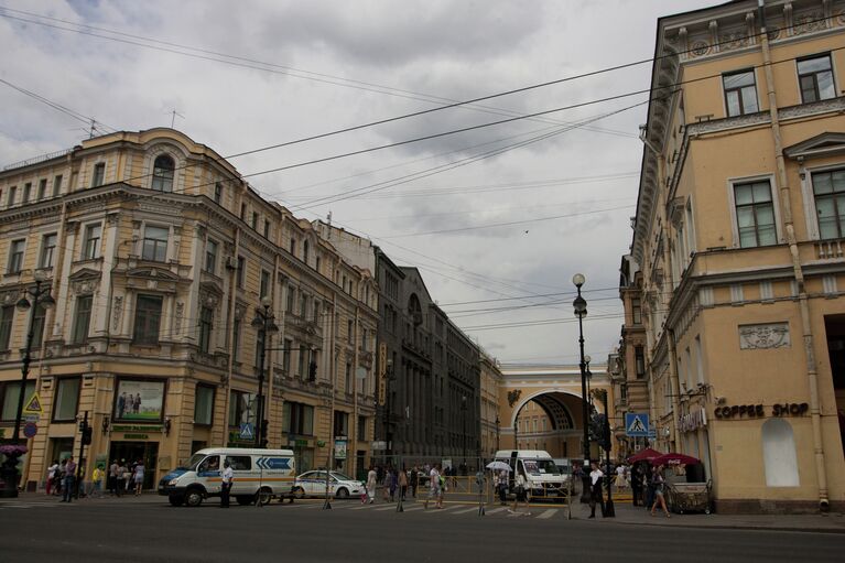 Угол Невского проспекта и Большой Морской улицы. Архивное фото