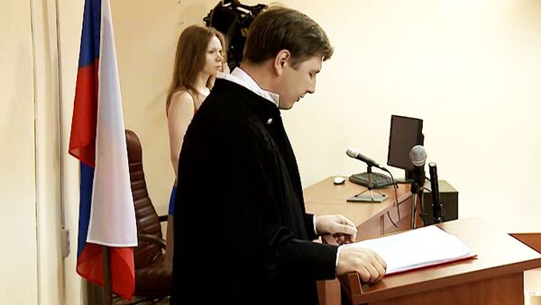 Навальный признан виновным по делу Кировлеса. Кадры из зала суда