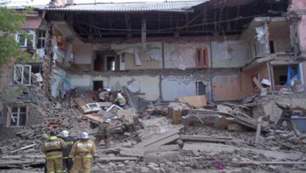 Обрушении стены кирпичного дома в Барнауле