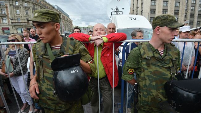 Акция сторонников Алексея Навального на Манежной площади