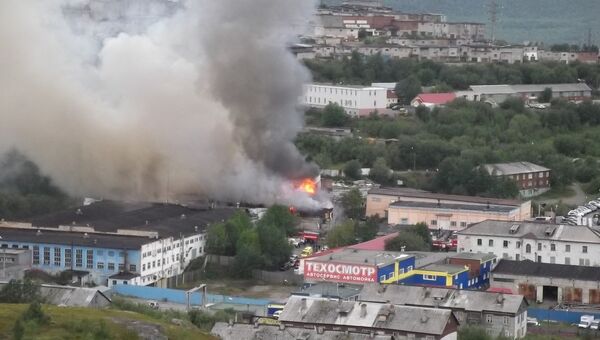 Пожар на складе стройматериалов в Мурманске