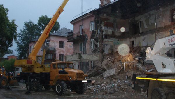 Обрушение стены кирпичного дома в Барнауле