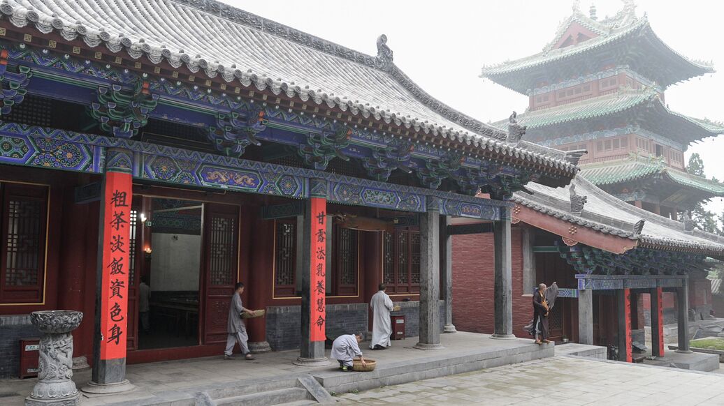 Настоятеля Шаолиньского монастыря заподозрили в связях с женщинами