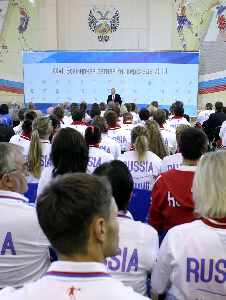 В.Путин встретился с призерами XXVII универсиады в Казани