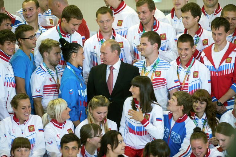 В.Путин встретился с призерами XXVII универсиады в Казани
