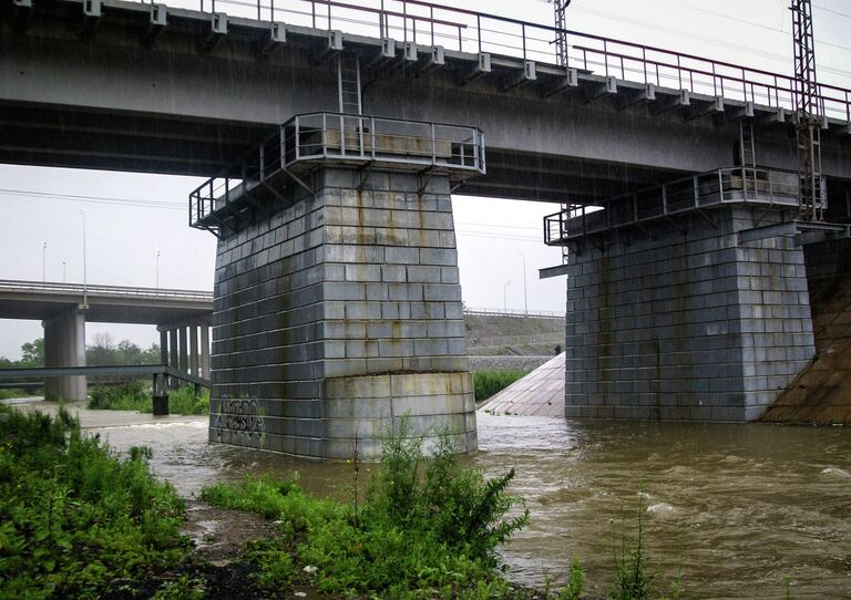 Подъем уровня реки Богатая в пригороде Владивостока