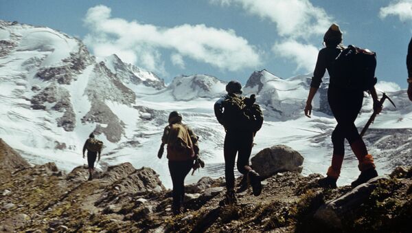 Группа альпинистов перед восхождением. Архивное фото