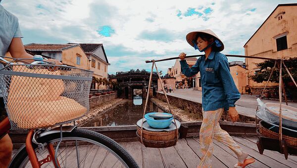 Жители вьетнамского города Хойан