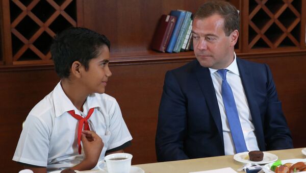 Д.Медведев встретился с кубинскими школьниками