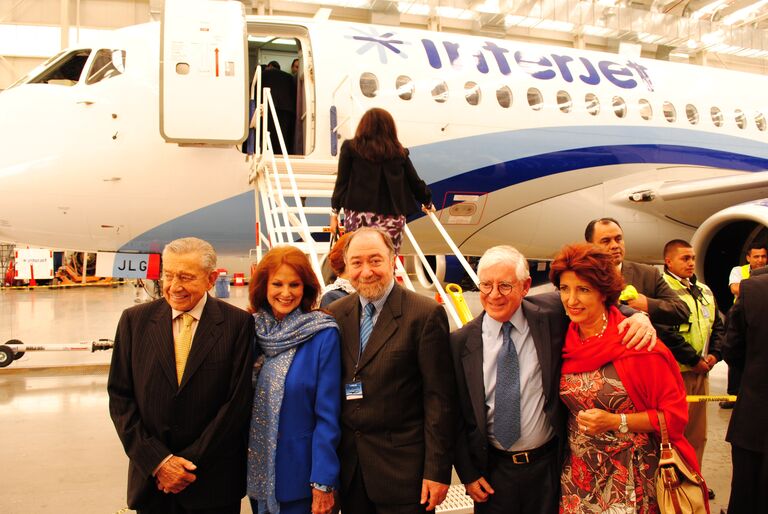 Первый самолет SSJ-100 прибыл в Мексику. Руководство компании Interjet и посол РФ в Мексике Э.Малаян. Первый самолет SSJ-100 прибыл в Мексику. Руководство компании Interjet и посол РФ в Мексике Э.Малаян.