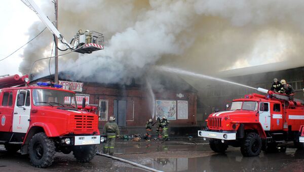 Пожар на складе игрушек в Омске