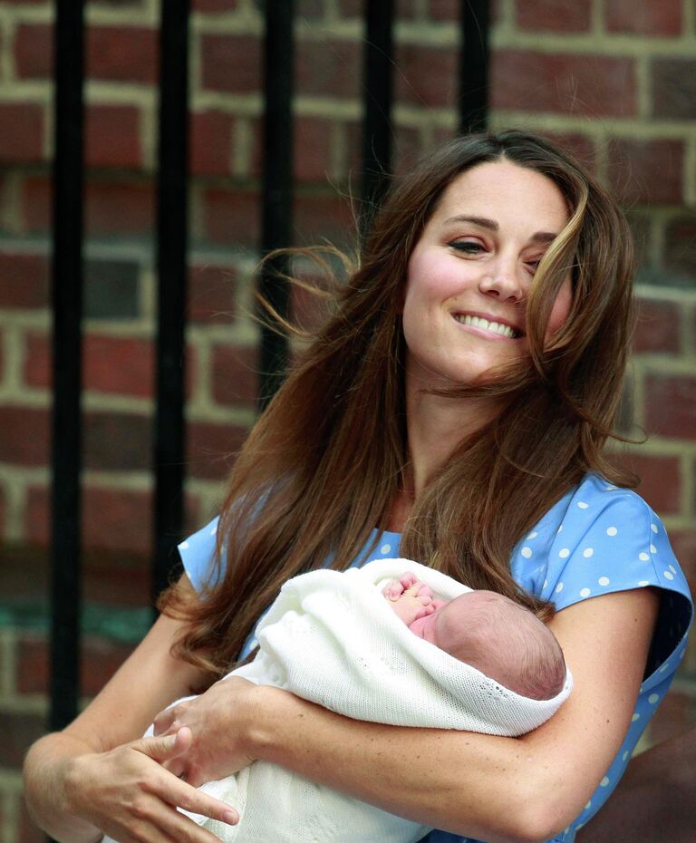 Герцогиня Кембриджская с сыном Герцогиня Кембриджская с сыном