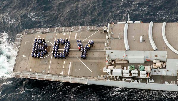 Экипаж британского корабля HMS Lancaster, который находится в Карибском бассейне, также отметил рождение принца