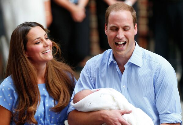 Кейт Миддлтон и Принц Уильям показали миру новорожденного первенца