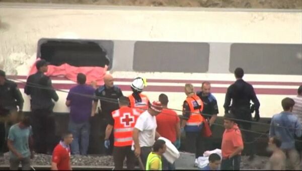 Кадры с места крушения поезда в Испании, где погибли не менее 56 человек