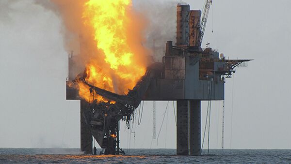 Пожар на нефтяной платформе в Мексиканском заливе