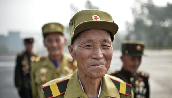 Ветераны Корейской войны в Пхеньяне на торжественном открытии мемориального кладбища