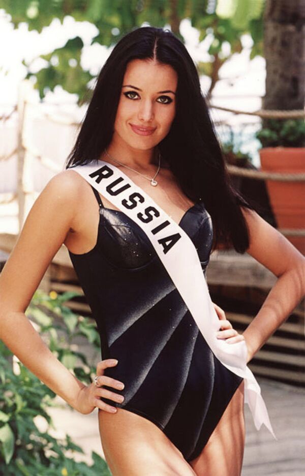 Оксана Федорова на конкурсе красоты Мисс Вселенная-2002