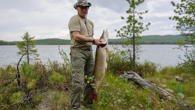 Владимир Путин во время рыбалки в Красноярском крае