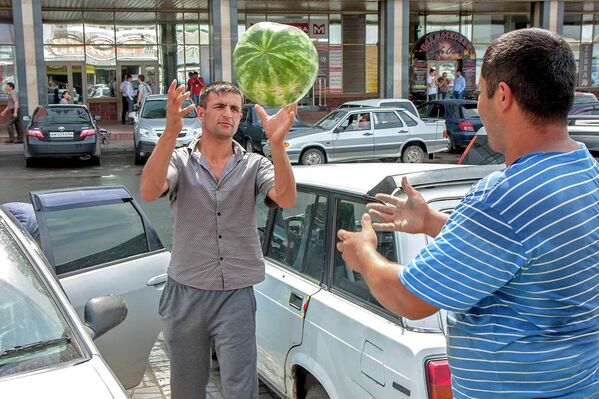 День работника торговли в Новосибирске: прилавки, витрины и лица