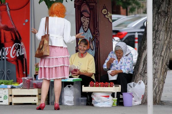 День работника торговли в Новосибирске: прилавки, витрины и лица
