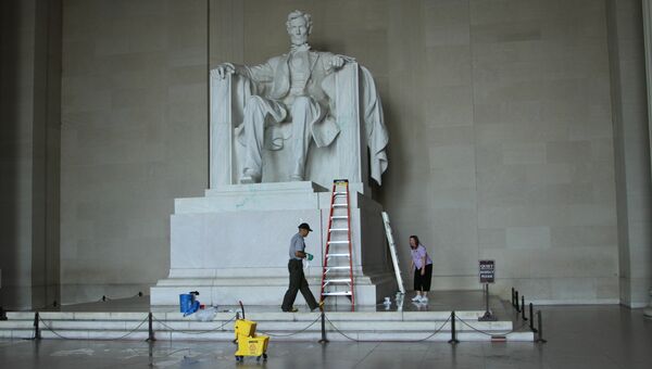 Вандалы осквернили Мемориальный комплекс Линкольна в Вашингтоне